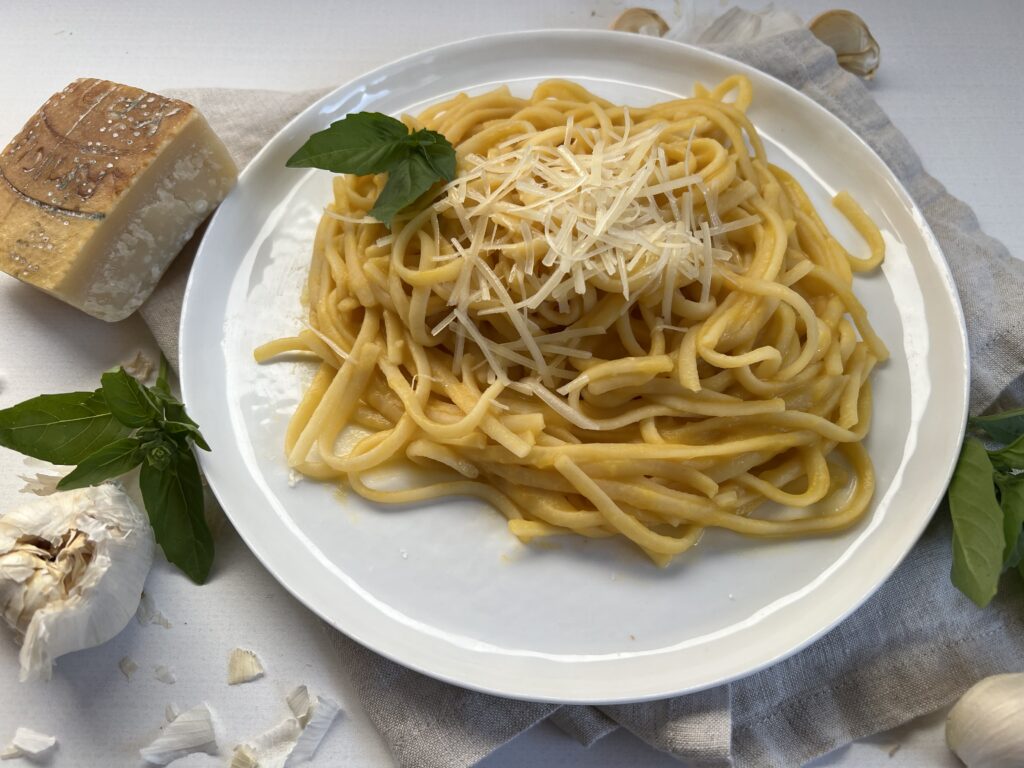 creamy vegan butternut squash pasta 